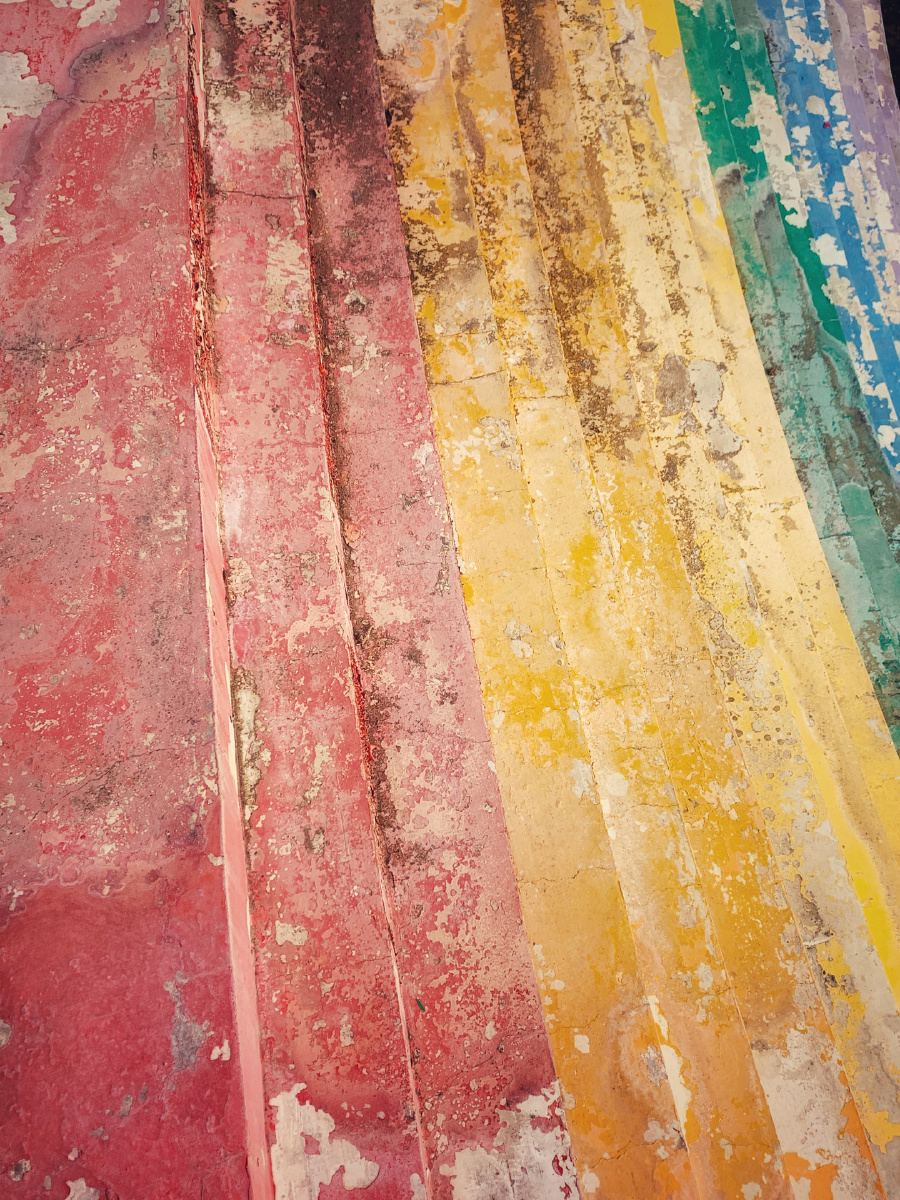 五彩的台阶色彩斑驳