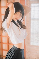92353