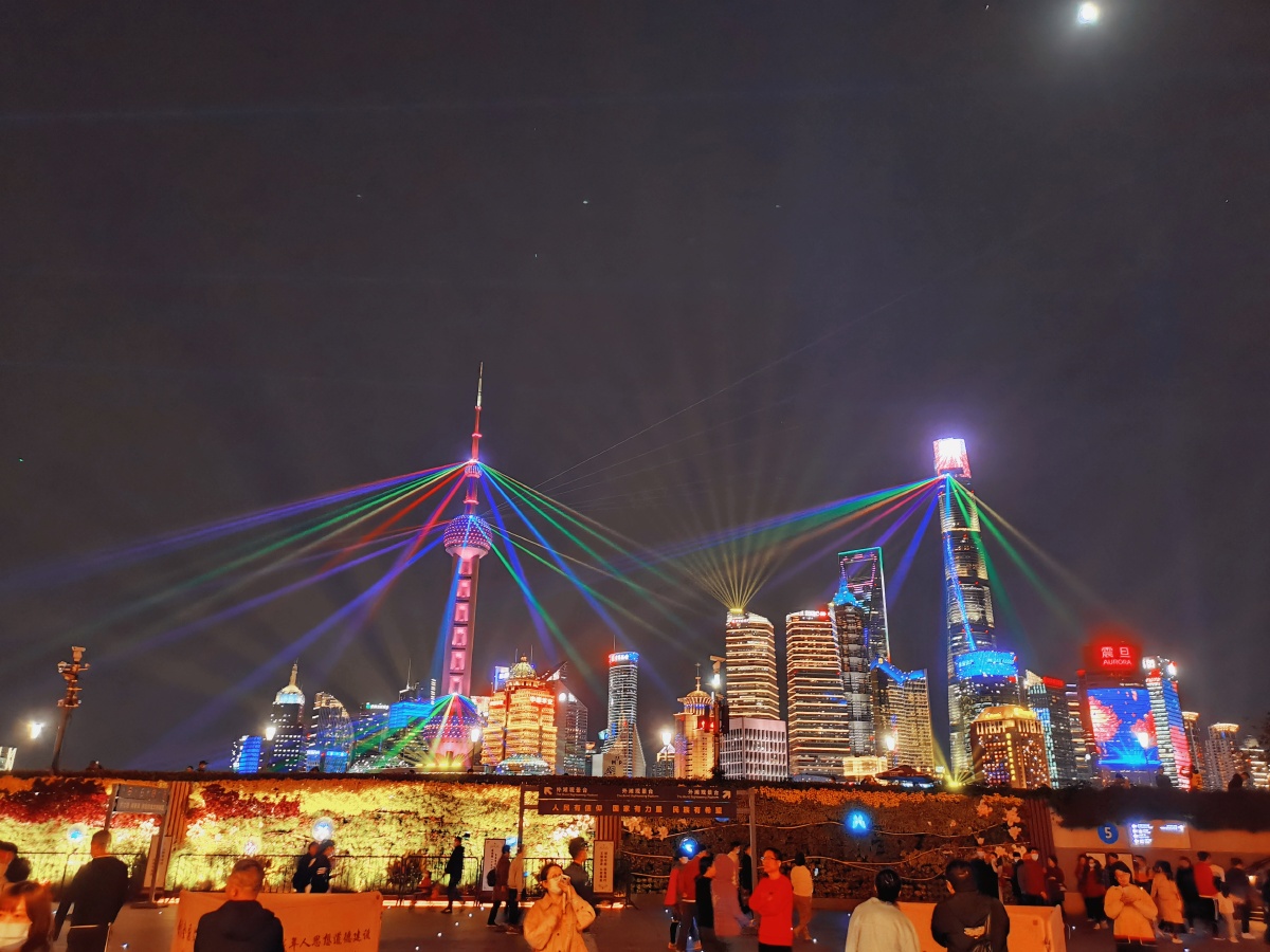 上海外滩的霓虹灯