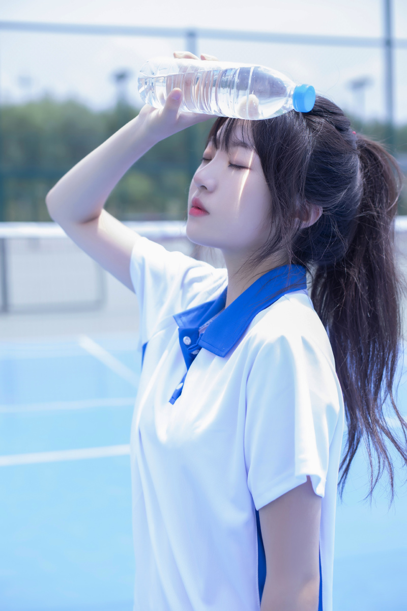 来做校园的女主角校服写真就是最青春的