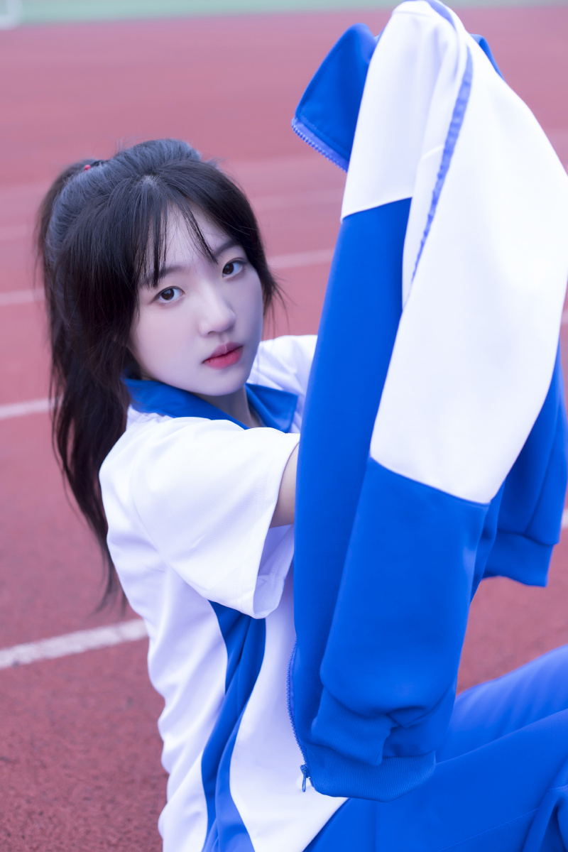 来做校园的女主角校服写真就是最青春的