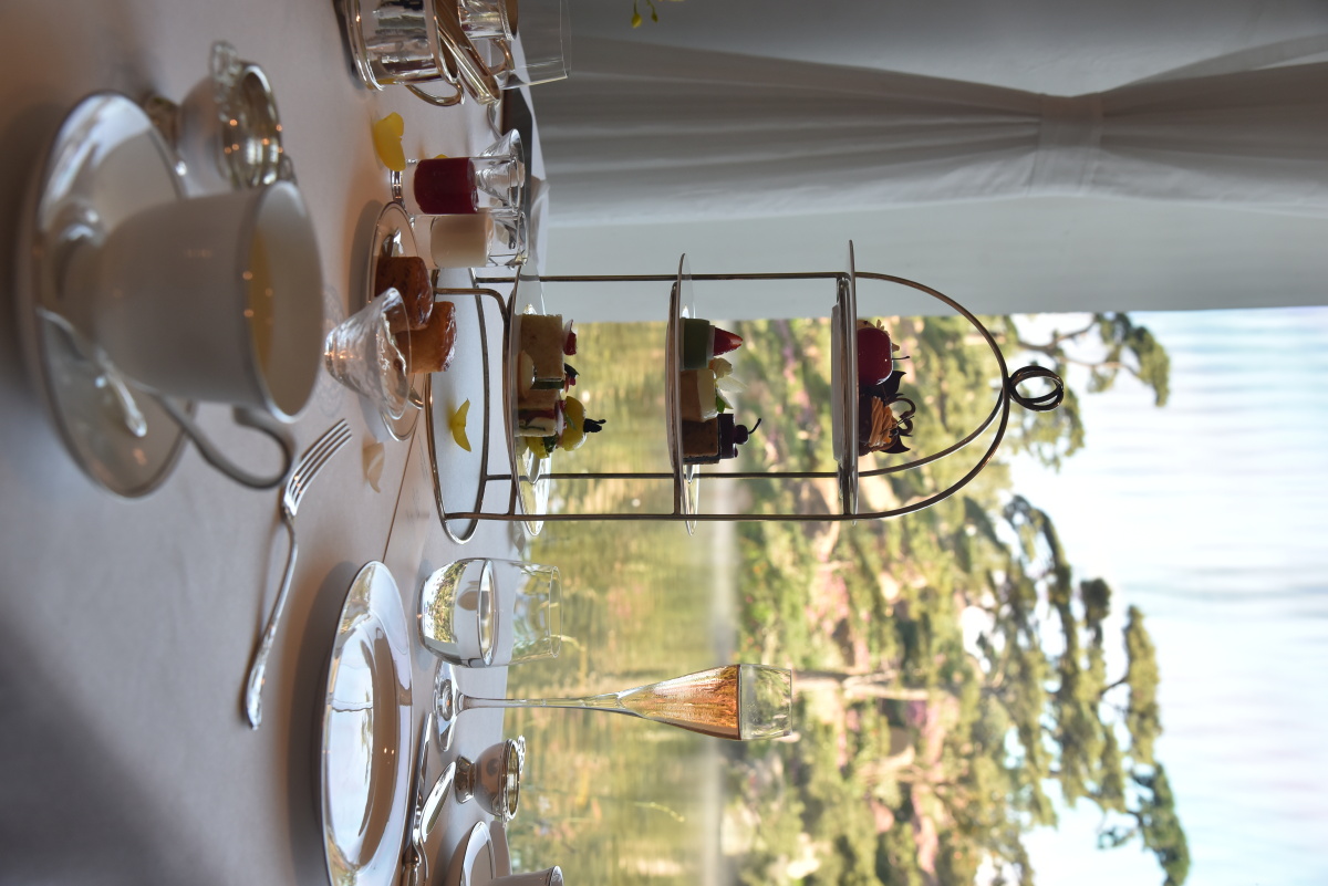 罗红摄影艺术馆黑天鹅餐厅