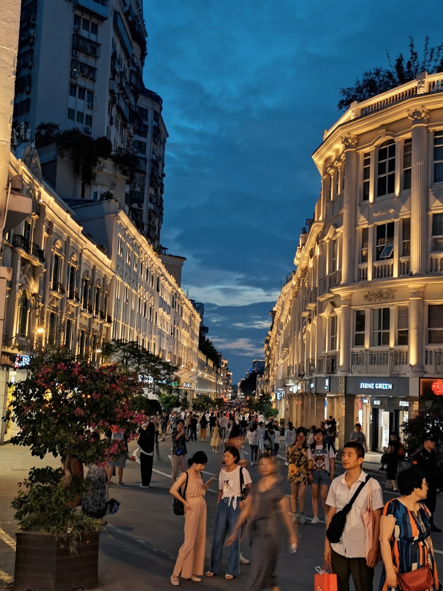 厦门的街角繁华而朴实