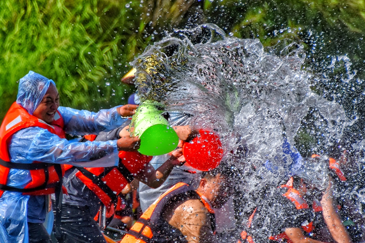 打水仗(3),摄于云南文山丘北普者黑风景区