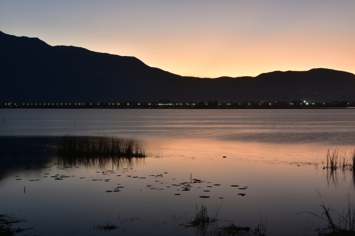 傍晚时分5摄于云南省红河州蒙自市个旧市大屯海畔