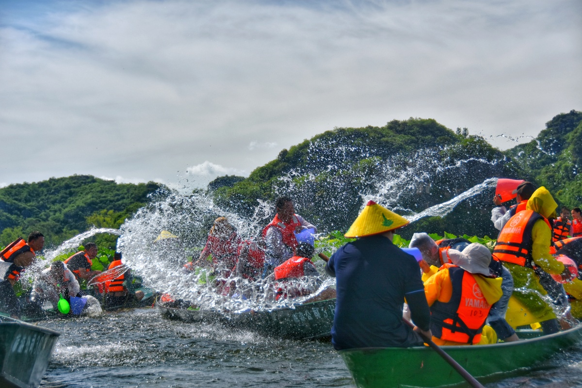 打水仗(5),摄于云南文山丘北普者黑风景区