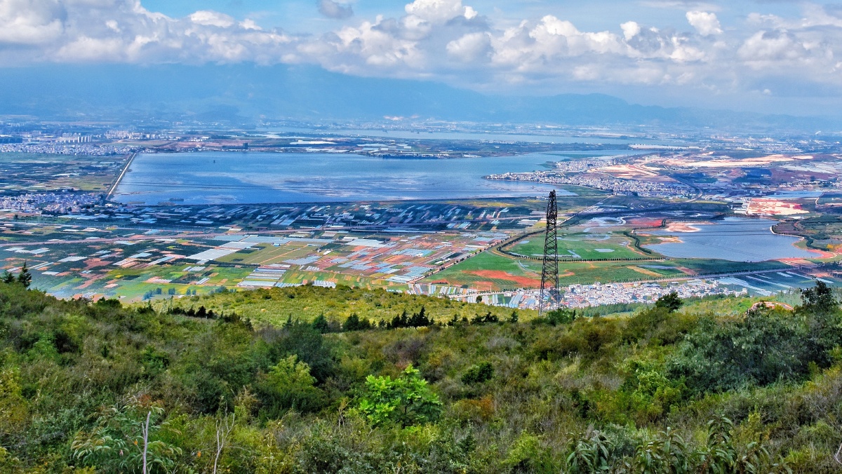 云南十大坝子之蒙自坝1拍摄机位位于西北勒盘山公路
