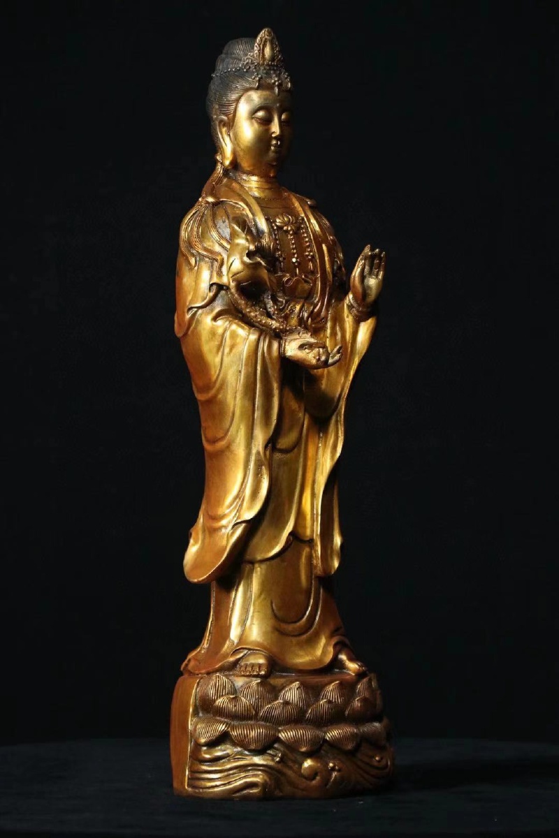 珍藏铜鎏金佛像持莲观音造像鎏金