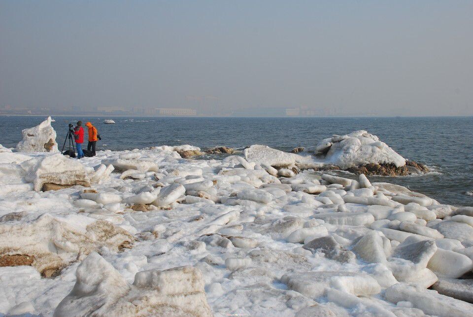 冰海风光<br />
今年渤海湾大面积结冰，大海呈现了视觉大餐。请各位欣赏。