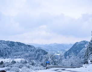 2576400