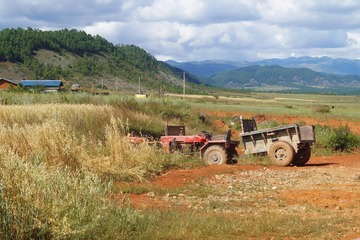58015
