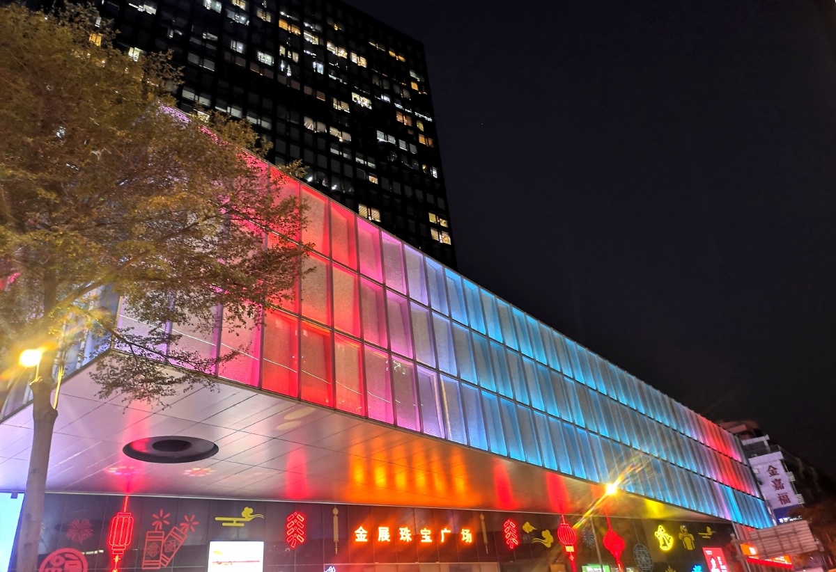 深圳水贝珠宝城带着一种冷艳的奢华