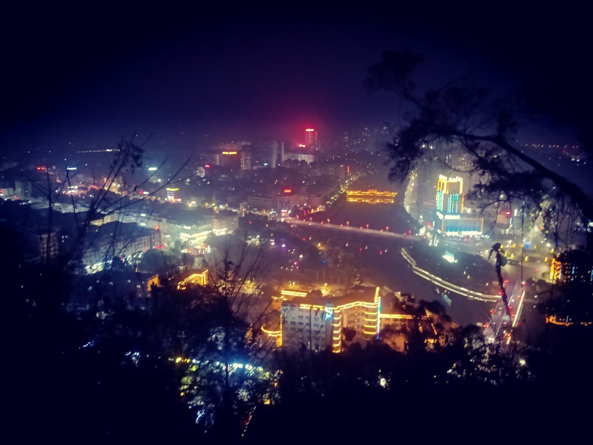 广西灵山六峰山夜景