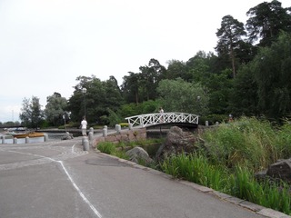 305452