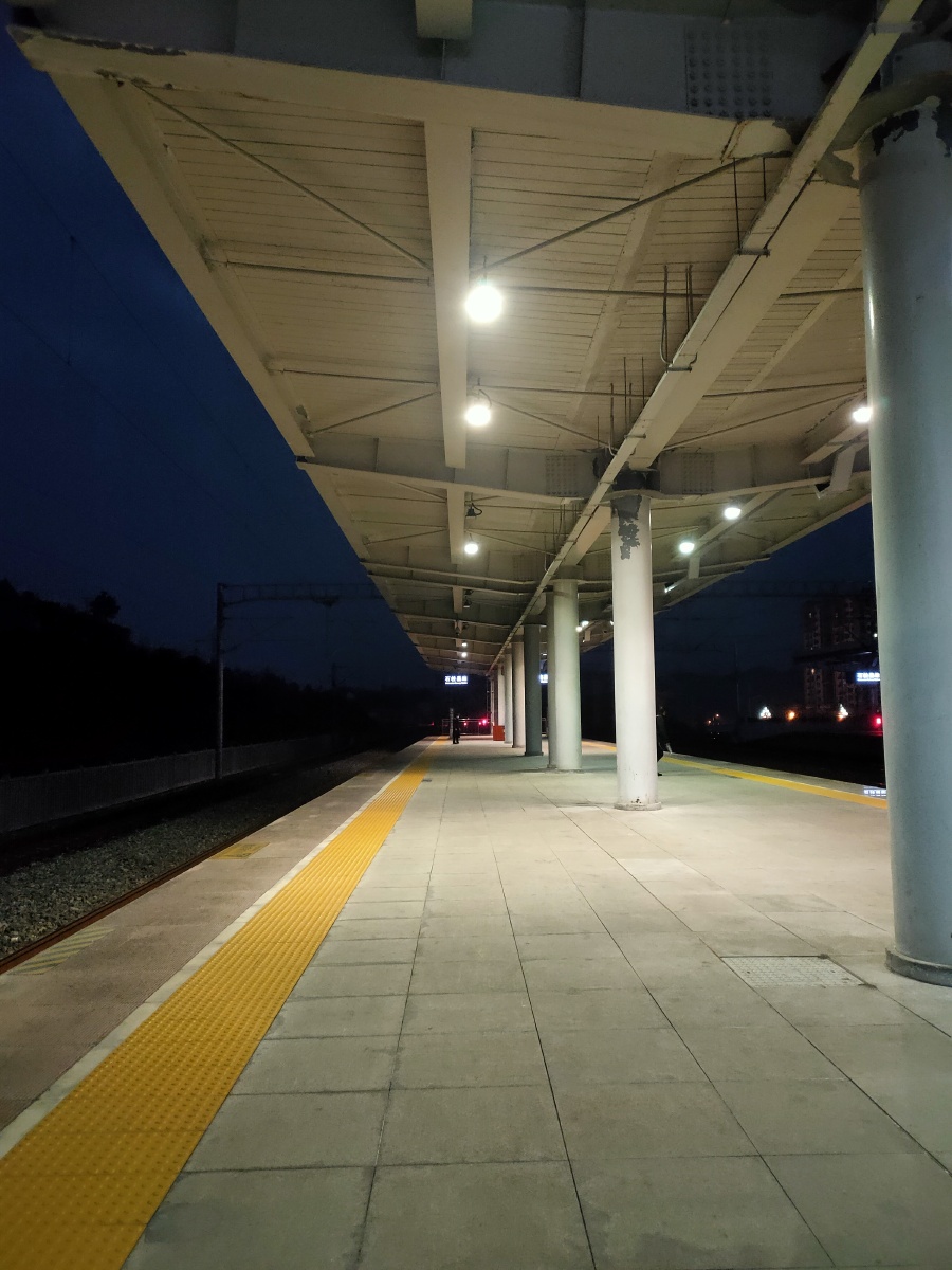 生活之夜晚的站台