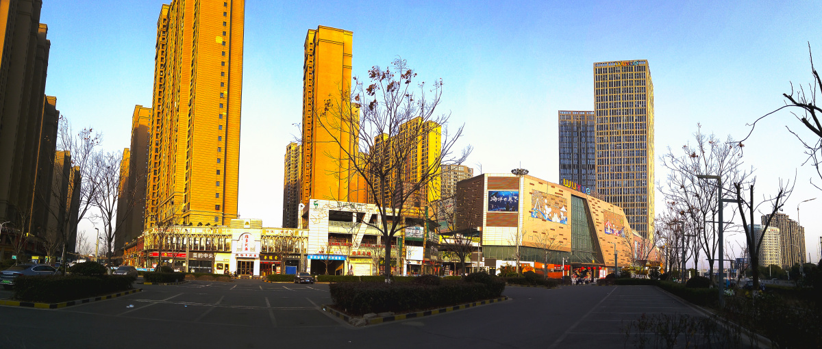 朝阳下的安庆吾悦广场