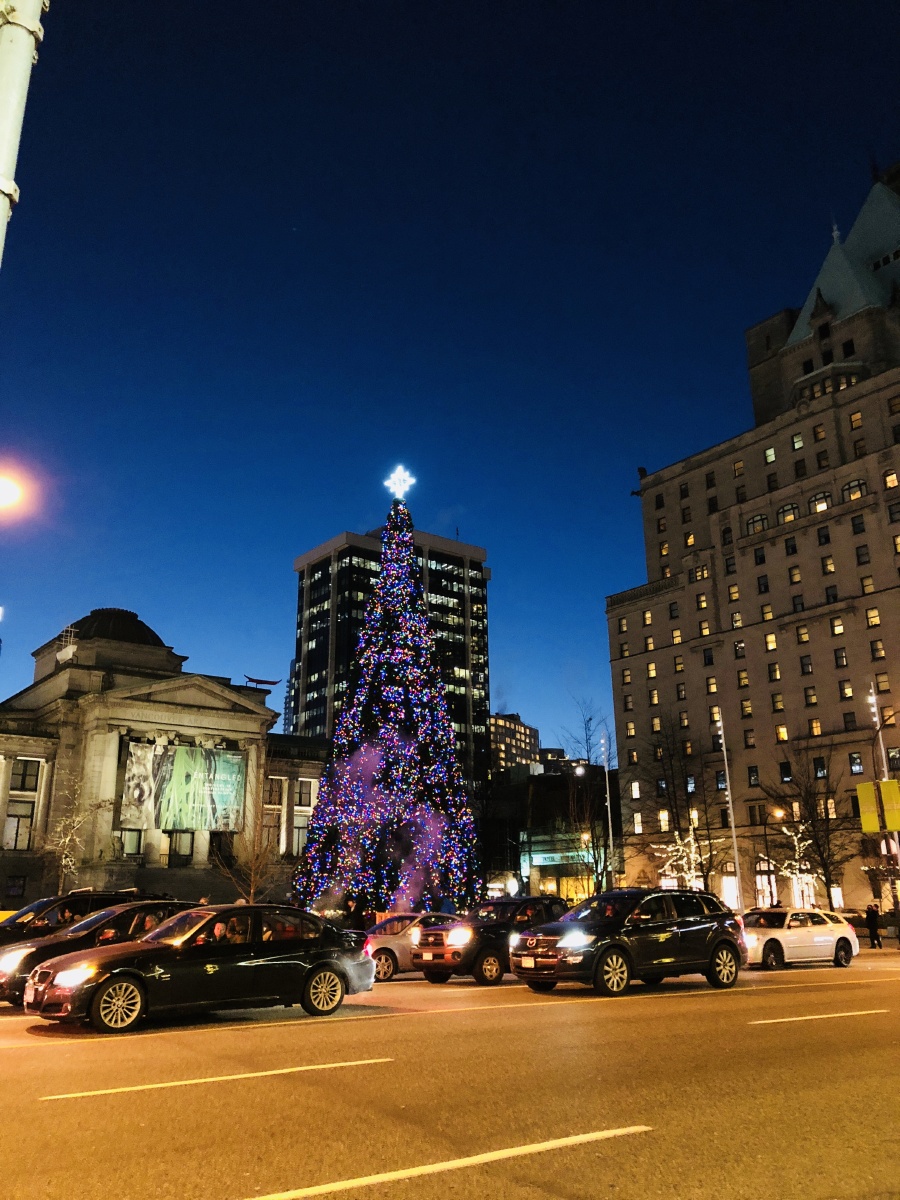 繁华闹市灯光普照