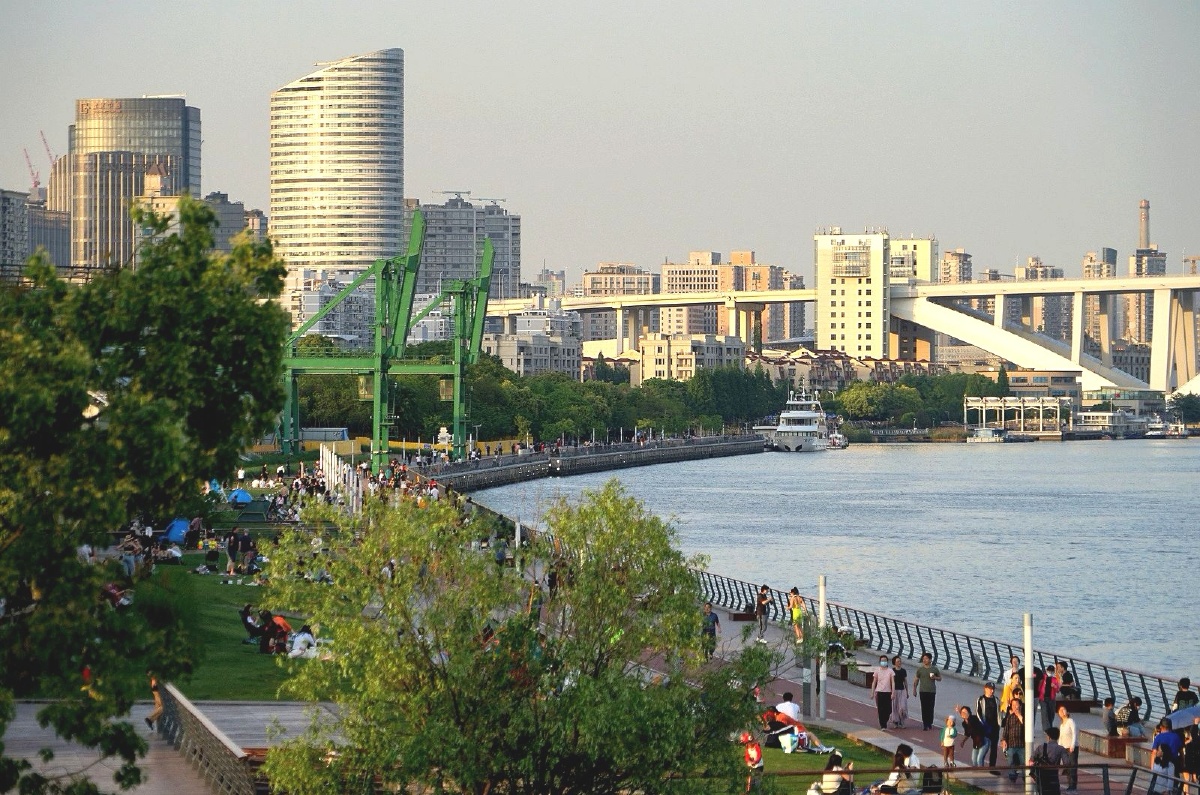 徐汇滨江大道拍摄于上海黄浦江徐汇段