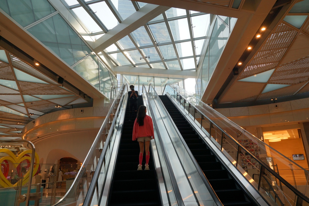 街拍国贸中心拍摄于上海陆家嘴