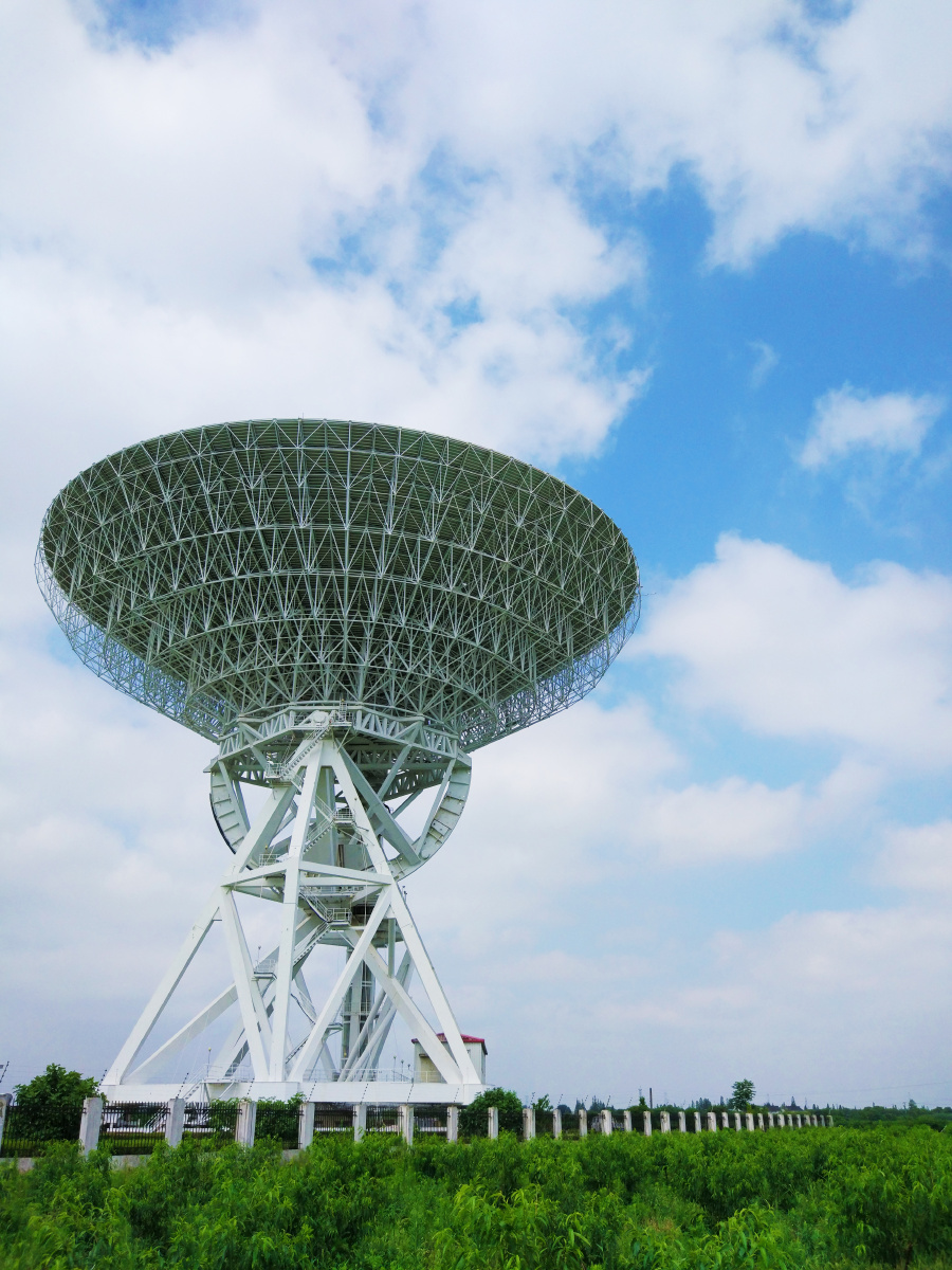 【问天】拍摄于松江区天马山脚下,这个望远镜是65米口径全方位射电