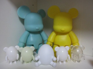 TOY2R 8寸夜光Qee和一整套TOY2R Egg（白色、夜光