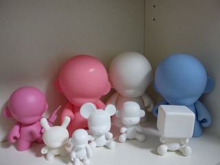 7寸Kidrobot Munny、TOY2R Baby Qee（