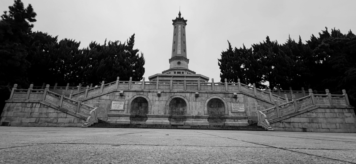 壮士虽逝丰绩永存长沙人民英雄纪念碑