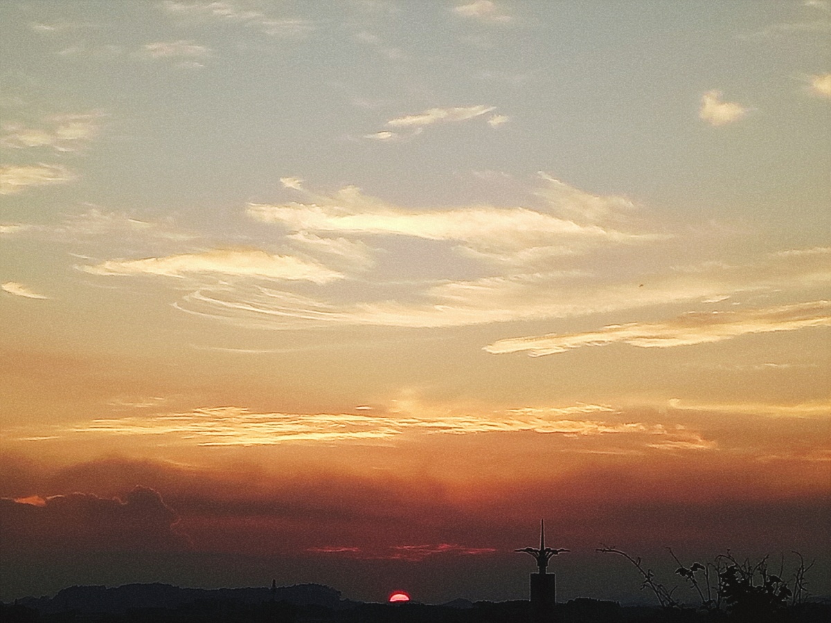 落日黄昏晓,清风衬晚霞