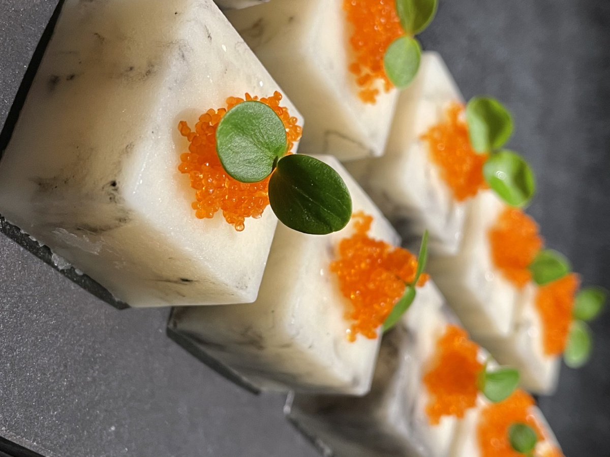 中式菜品拍摄鱼子酱水墨淮山