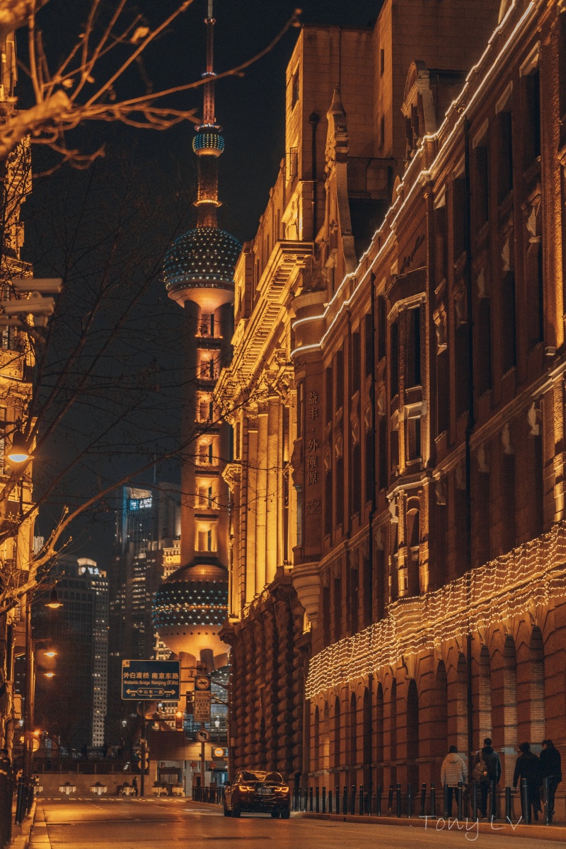 上海大都市的人间烟火疫情过后的河南中路和外滩前段时间上海再次出现