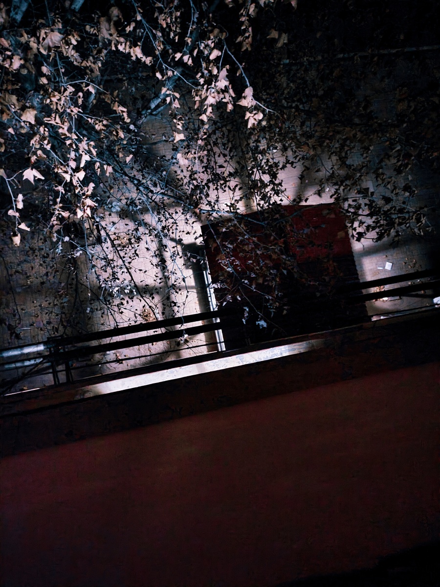 这段日子迷惘又黑暗撑过去了会有下一个黑暗的日子等着你