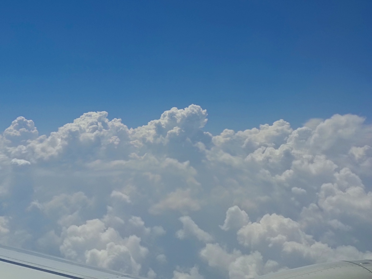 航拍白云真的好像棉花糖想rua