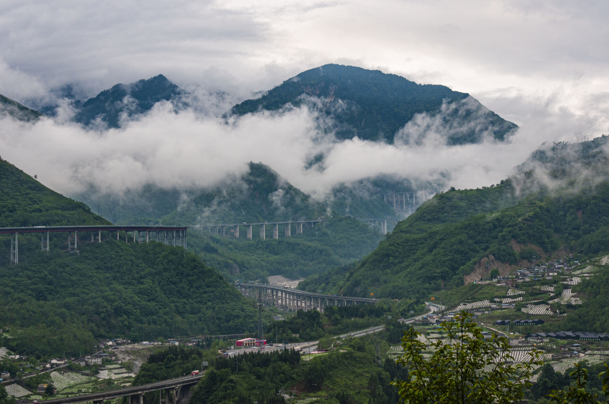 云雾缭绕栗子坪