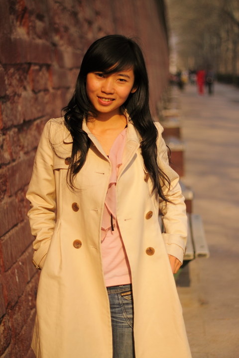 阳光灿烂的小艺 br /> 小艺同学的灿烂笑容