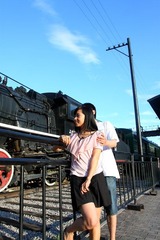 蓝天 火车 女孩 和......