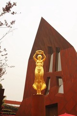 金色女人