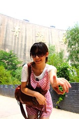 青龙峡下的小美女