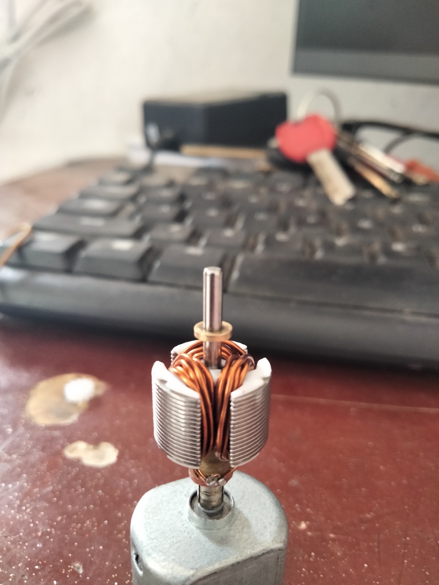 四驱车手绕马达转子