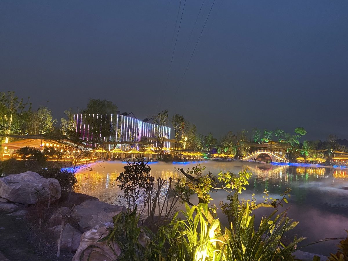 簇桥玛格迪仙庄园夜景