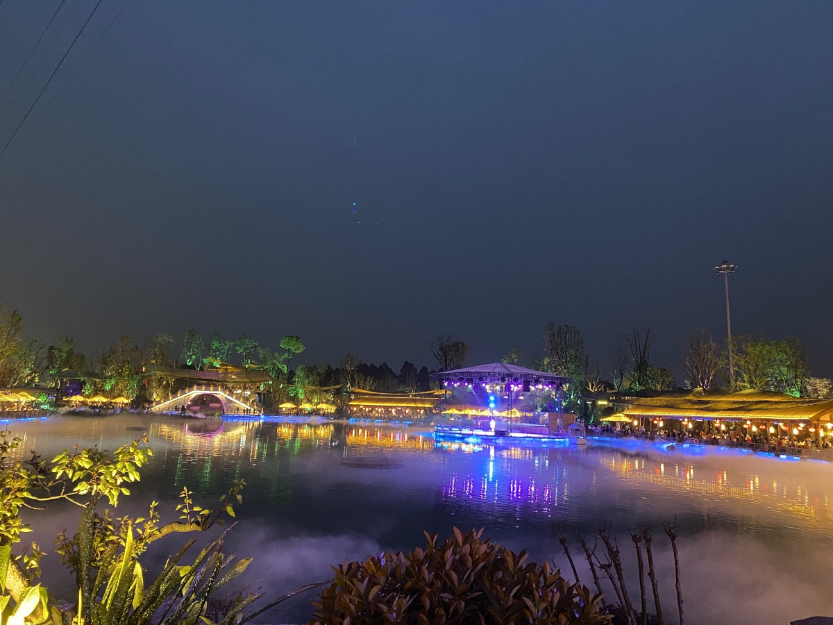 簇桥玛格迪仙庄园夜景