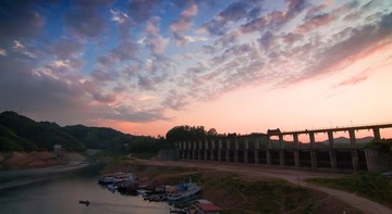 鸭绿江夕照