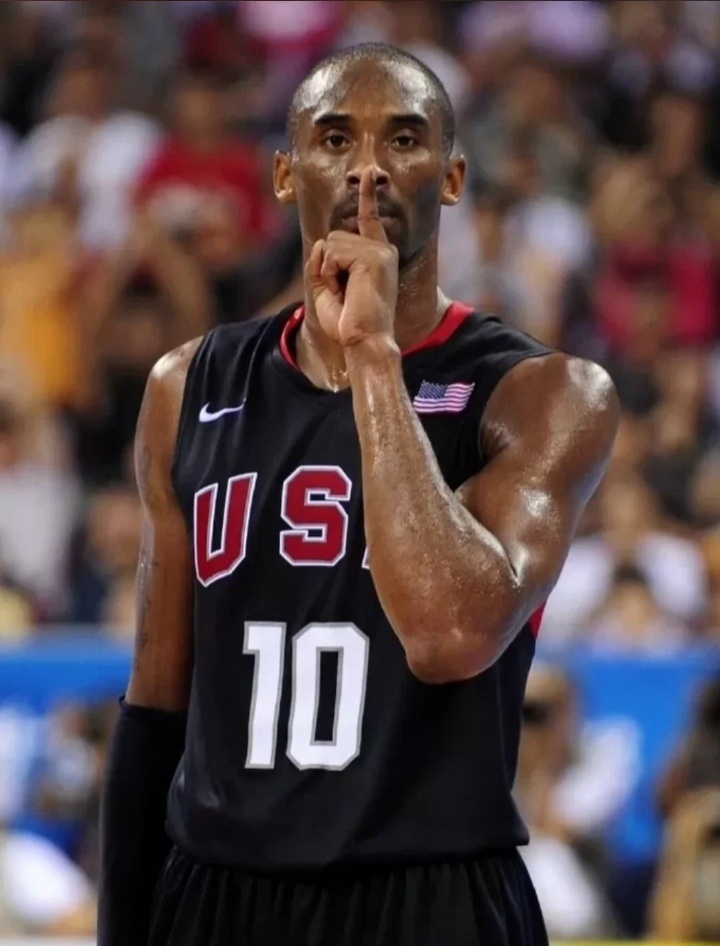 篮球进框的声音 球鞋摩擦球场的声音 是整个夏天