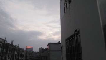 1604992