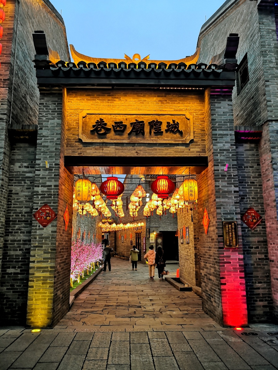 南宁三街两巷华灯初上