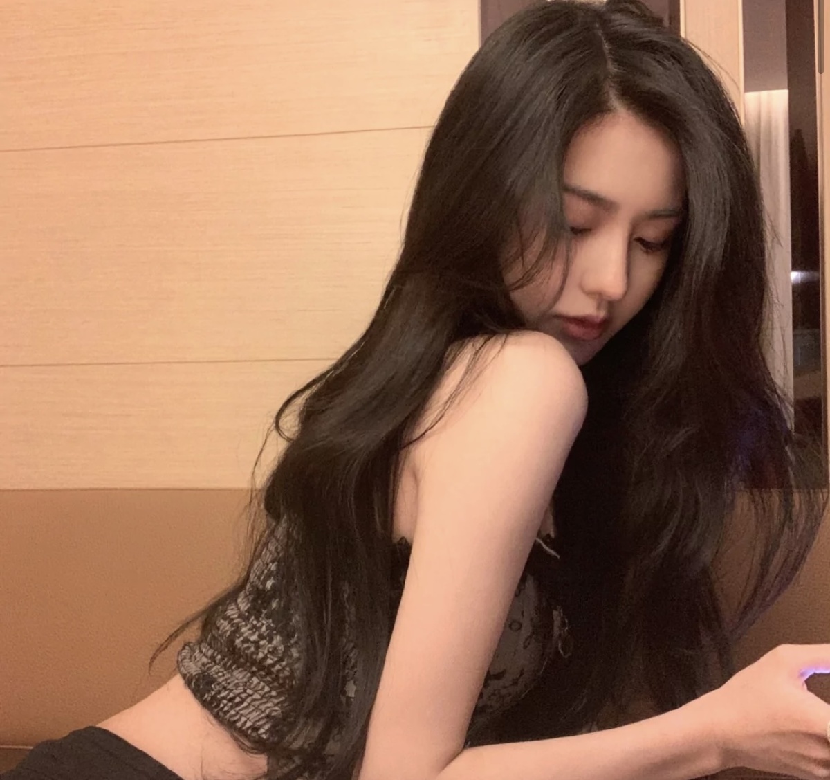 御姐高冷男头像时尚背景图