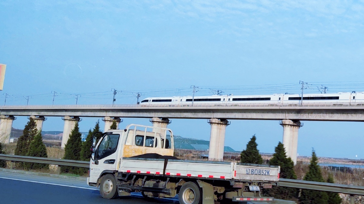 并驾齐驱齐头并进