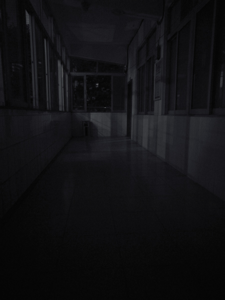 孤独的走廊,孤独的人