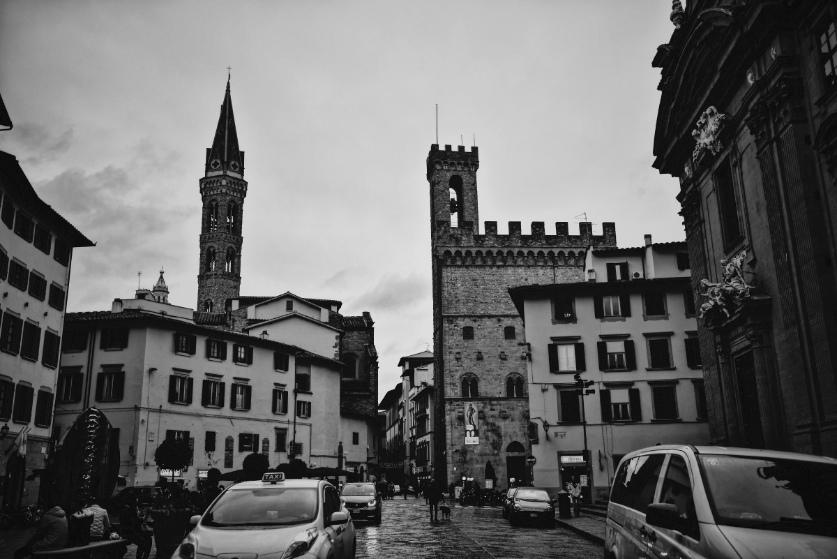 欧洲的小街小巷文艺复兴的厚重感但在黑白里也很五彩缤纷