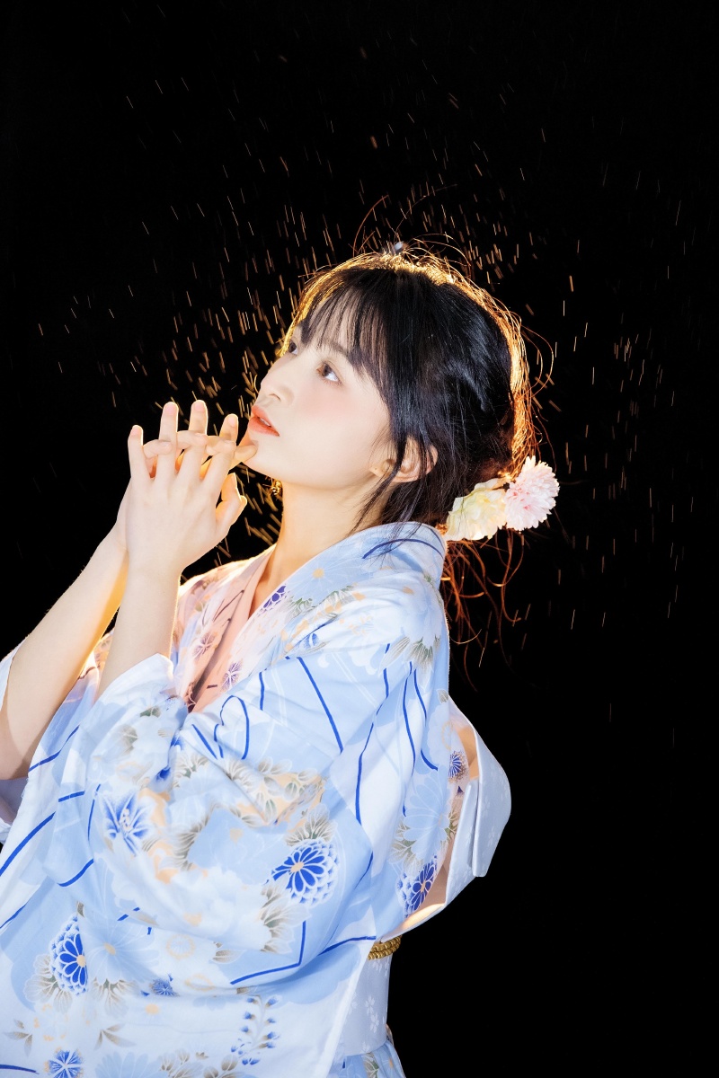 少女祈愿神明在上我愿守护这世间一切美好