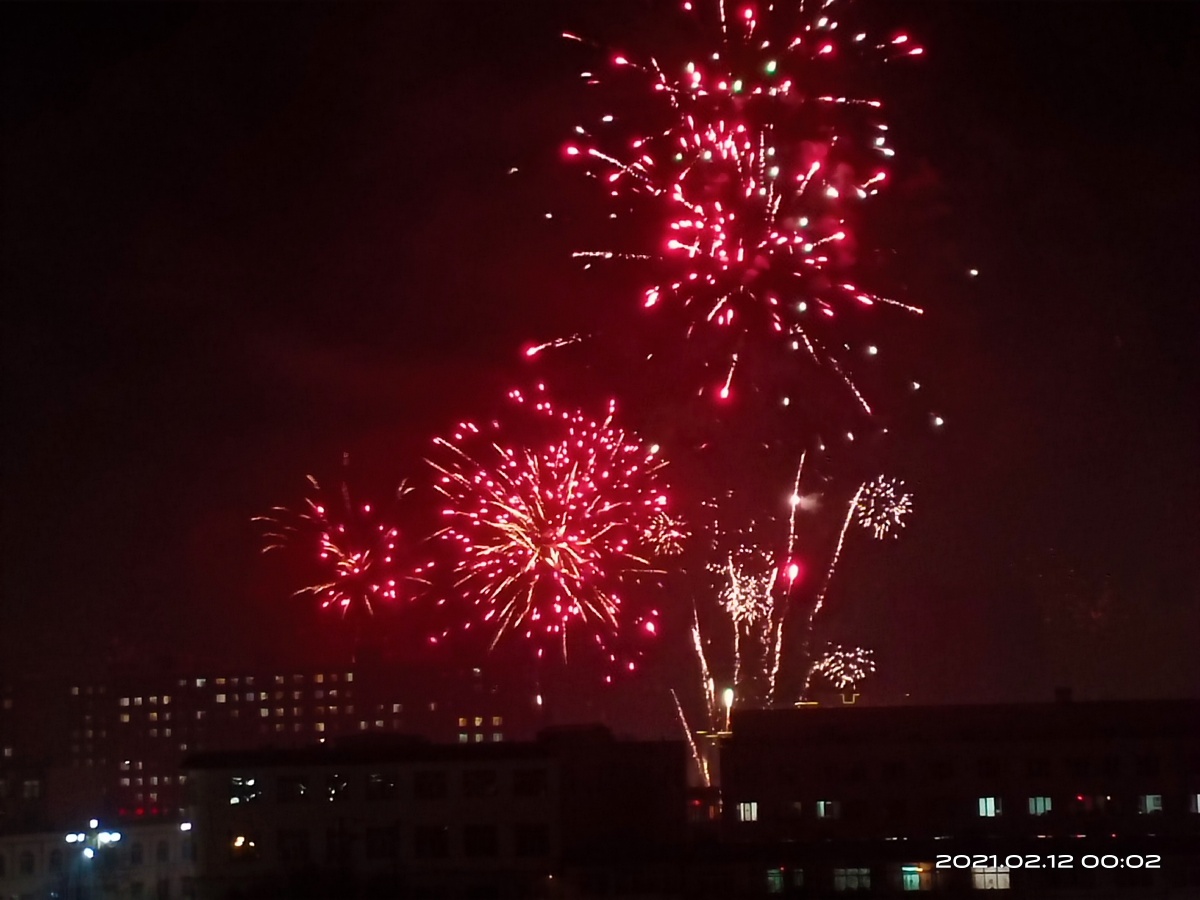 新年的钟声敲响